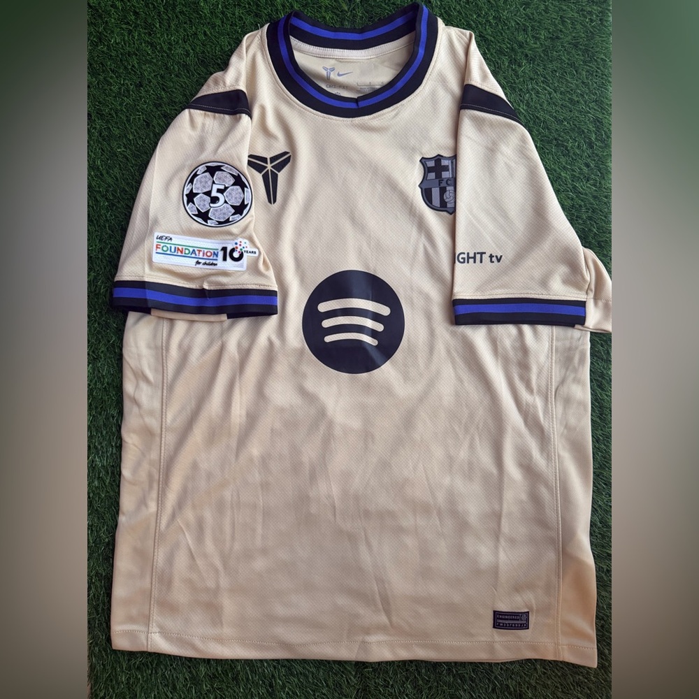 Pedri Barcelona jersey - Picture 2 of 3